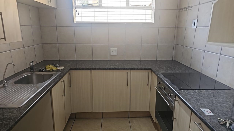 To Let 2 Bedroom Property for Rent in Illovo Gauteng