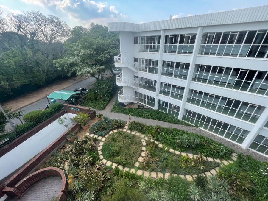 To Let 1 Bedroom Property for Rent in Illovo Gauteng