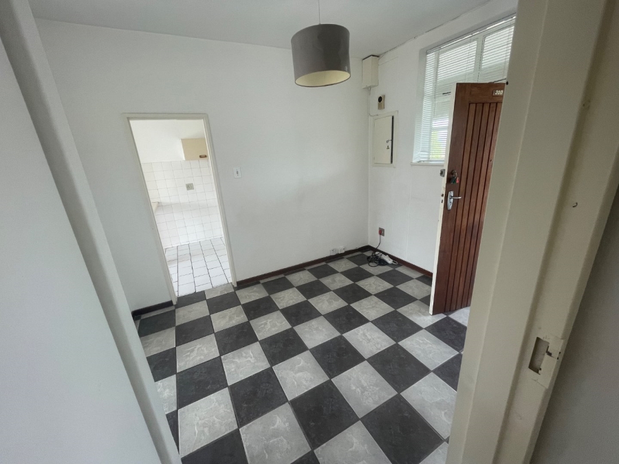 To Let 1 Bedroom Property for Rent in Illovo Gauteng