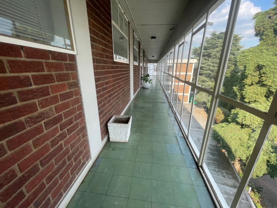To Let 1 Bedroom Property for Rent in Illovo Gauteng
