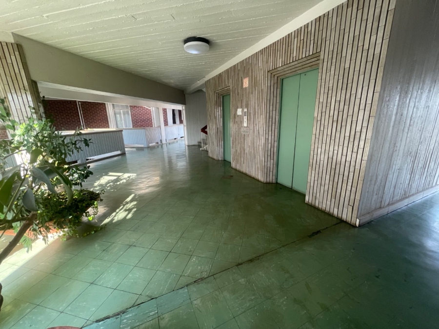 To Let 1 Bedroom Property for Rent in Illovo Gauteng