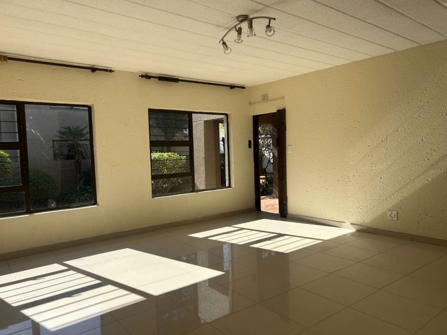 To Let 3 Bedroom Property for Rent in Lakefield Gauteng