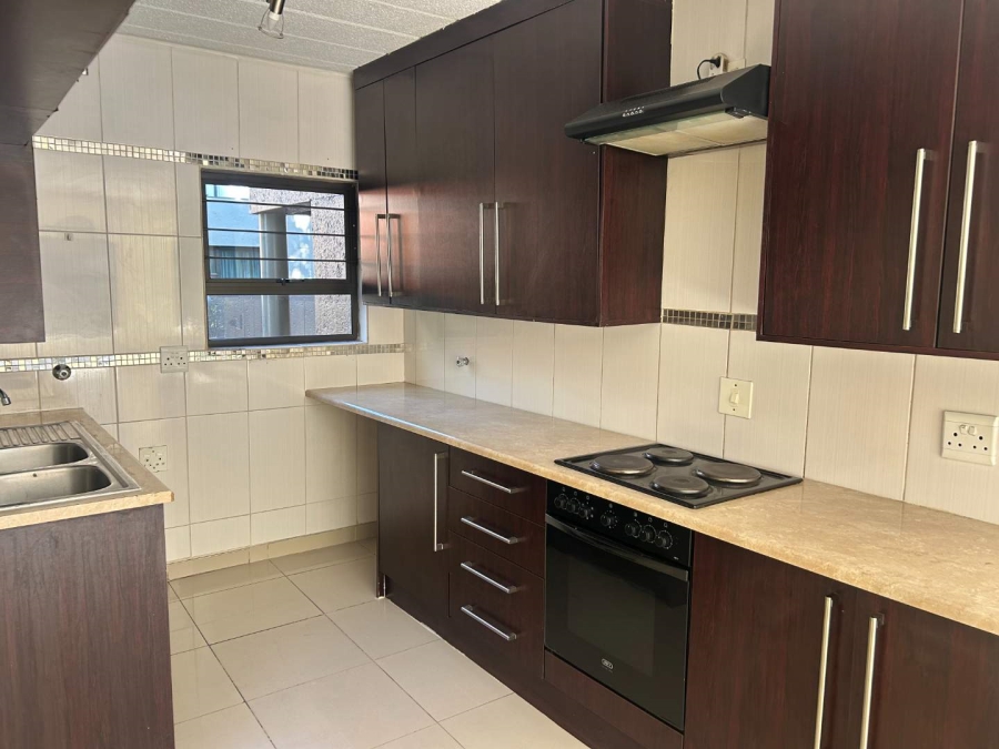 To Let 3 Bedroom Property for Rent in Lakefield Gauteng
