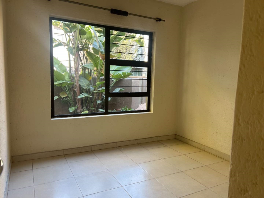 To Let 3 Bedroom Property for Rent in Lakefield Gauteng