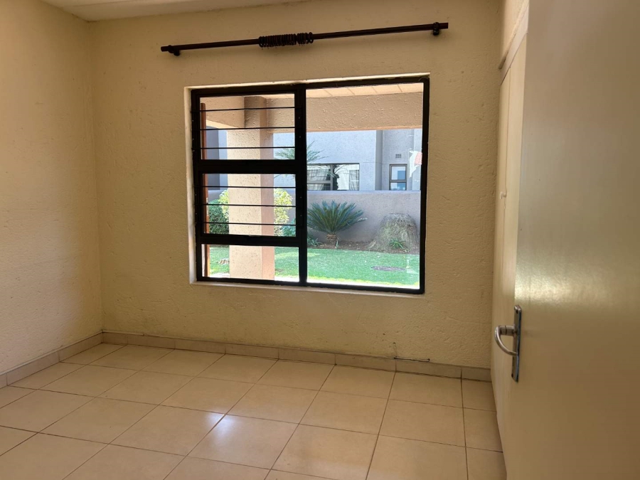 To Let 3 Bedroom Property for Rent in Lakefield Gauteng