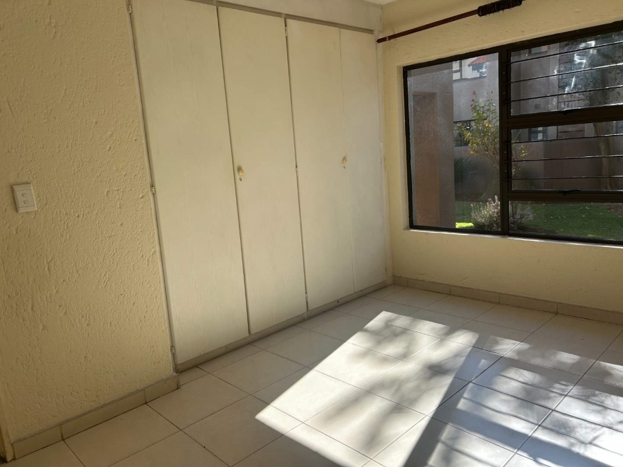To Let 3 Bedroom Property for Rent in Lakefield Gauteng