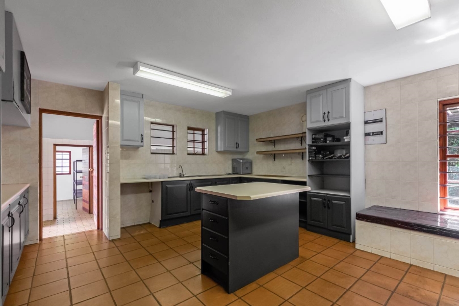 7 Bedroom Property for Sale in Lanseria Gauteng