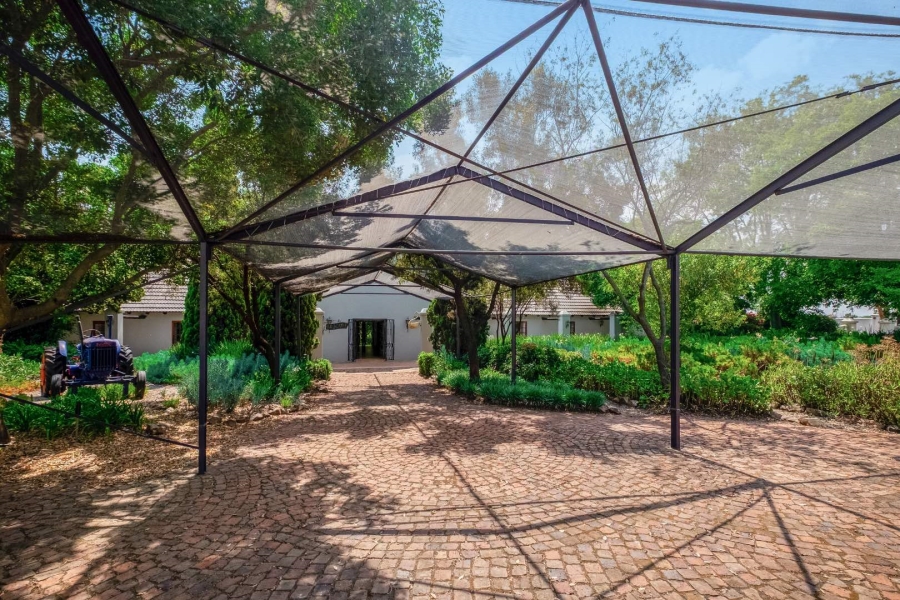 7 Bedroom Property for Sale in Lanseria Gauteng