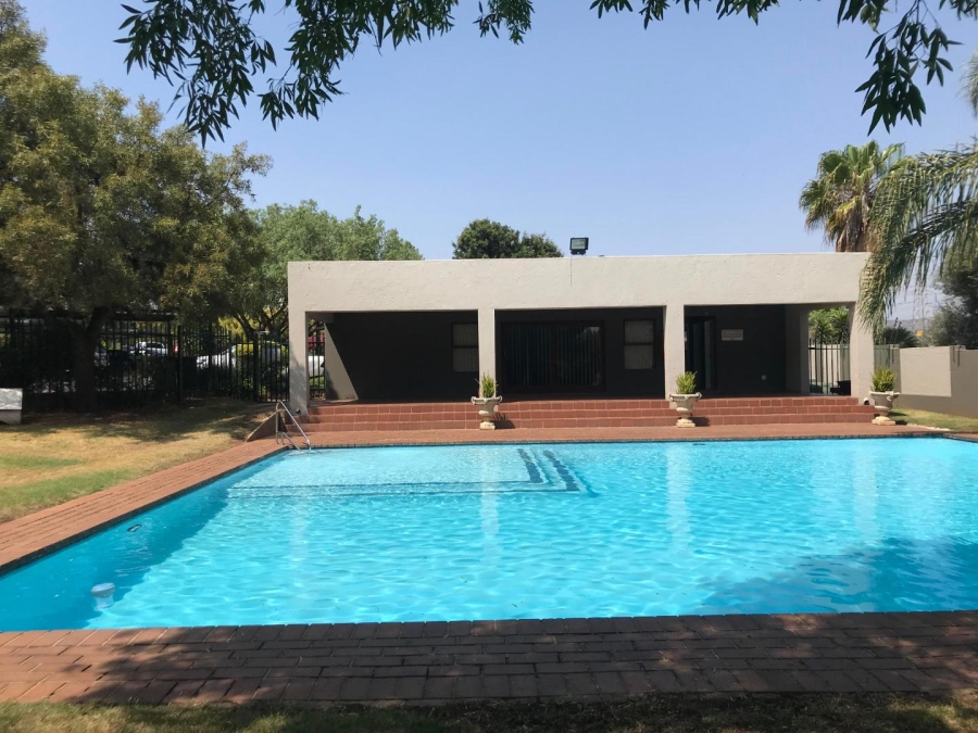To Let 2 Bedroom Property for Rent in Marais Steyn Park Gauteng