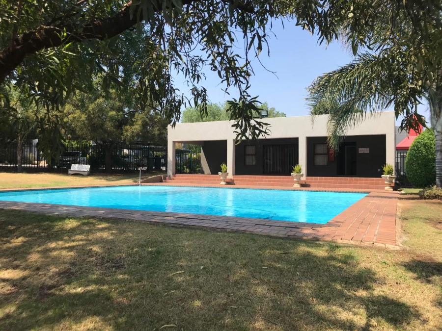To Let 2 Bedroom Property for Rent in Marais Steyn Park Gauteng