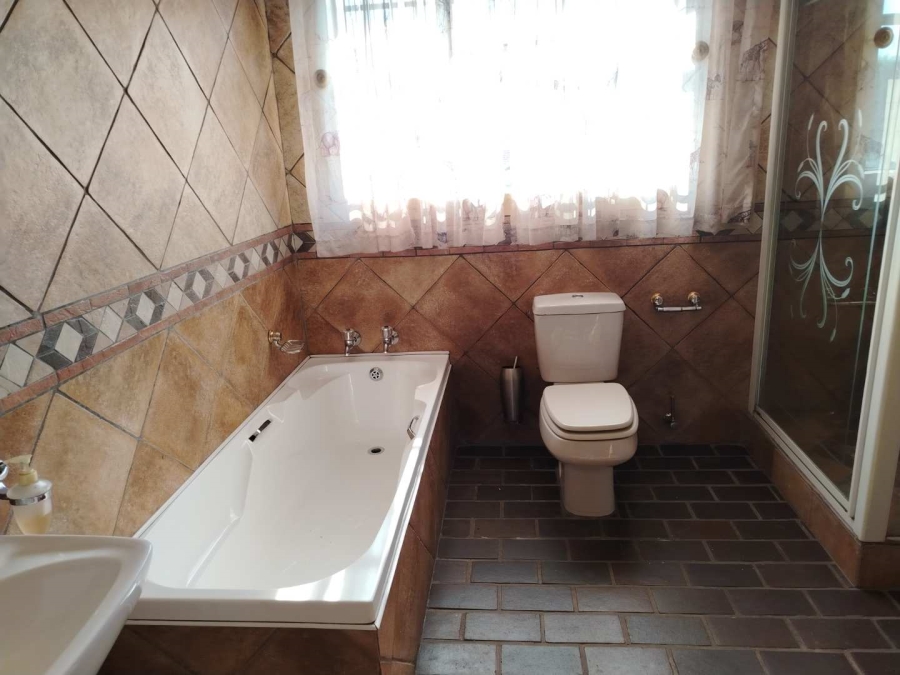 4 Bedroom Property for Sale in Selcourt Gauteng