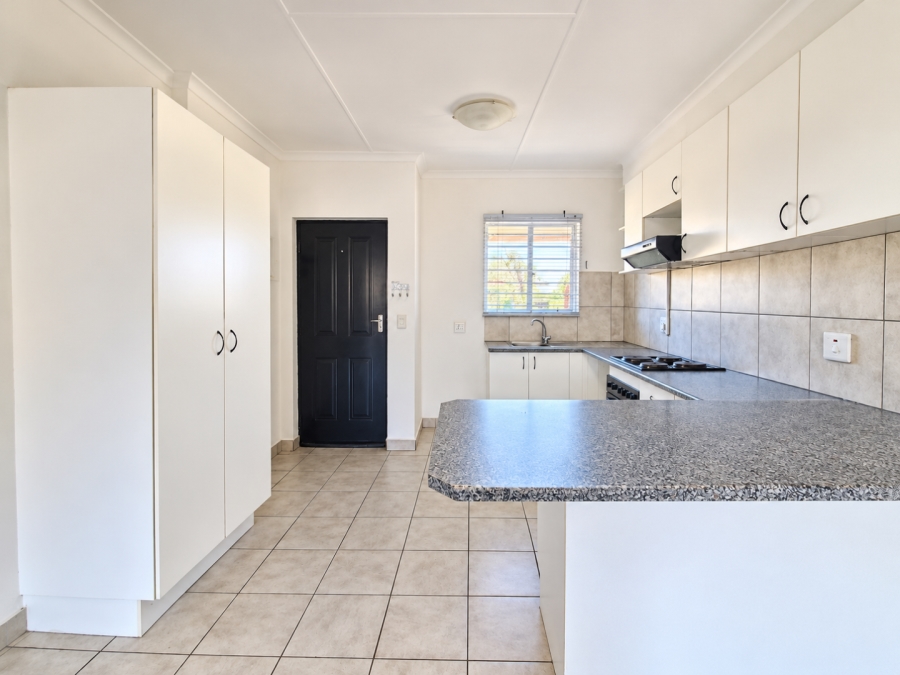 To Let 2 Bedroom Property for Rent in Wilro Park Gauteng