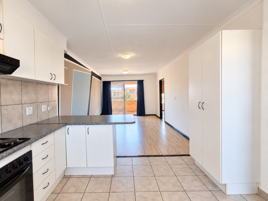 To Let 2 Bedroom Property for Rent in Wilro Park Gauteng