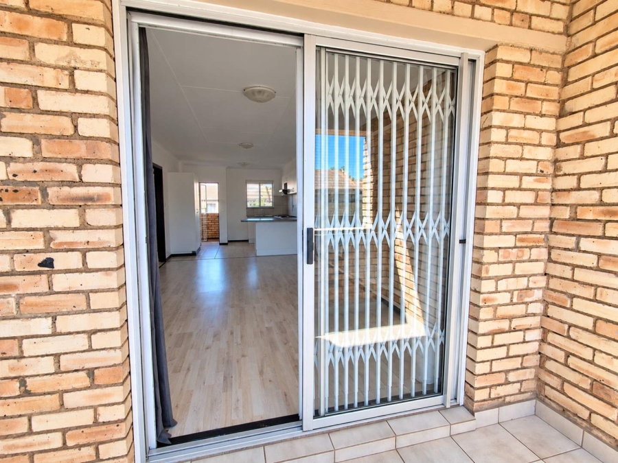 To Let 2 Bedroom Property for Rent in Wilro Park Gauteng