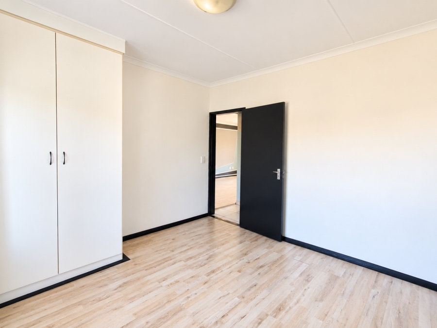 To Let 2 Bedroom Property for Rent in Wilro Park Gauteng