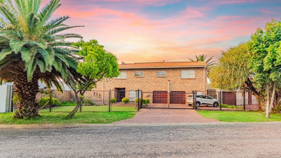 4 Bedroom Property for Sale in Verwoerdpark Gauteng