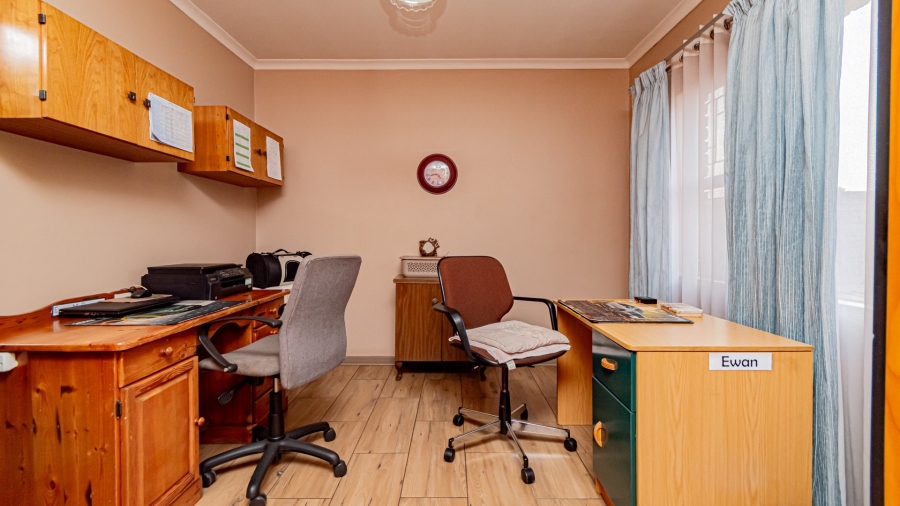 4 Bedroom Property for Sale in Verwoerdpark Gauteng