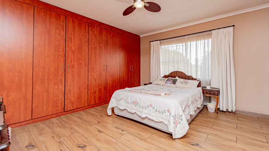 4 Bedroom Property for Sale in Verwoerdpark Gauteng