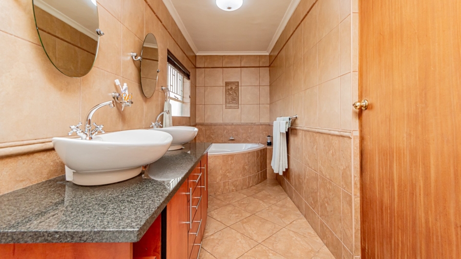 4 Bedroom Property for Sale in Verwoerdpark Gauteng