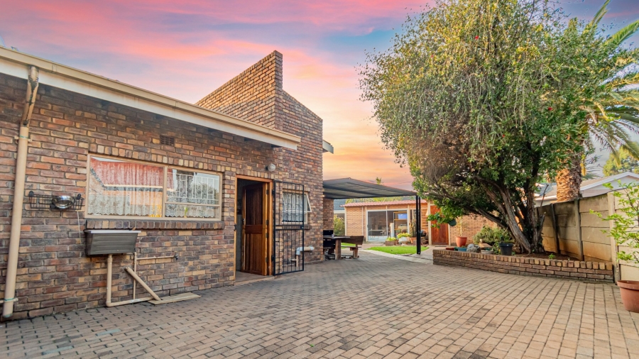 4 Bedroom Property for Sale in Verwoerdpark Gauteng