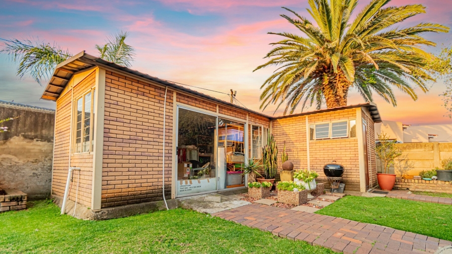 4 Bedroom Property for Sale in Verwoerdpark Gauteng