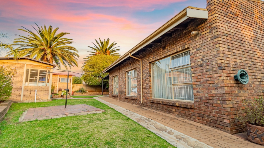 4 Bedroom Property for Sale in Verwoerdpark Gauteng