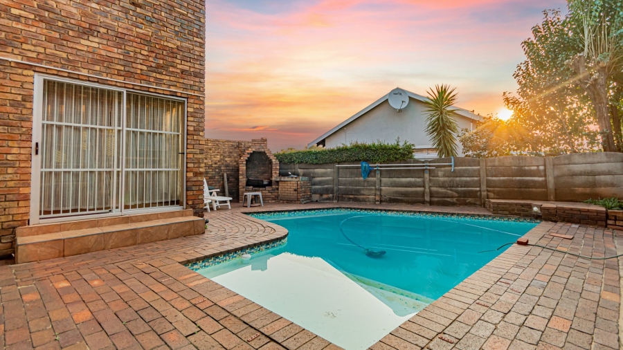 4 Bedroom Property for Sale in Verwoerdpark Gauteng