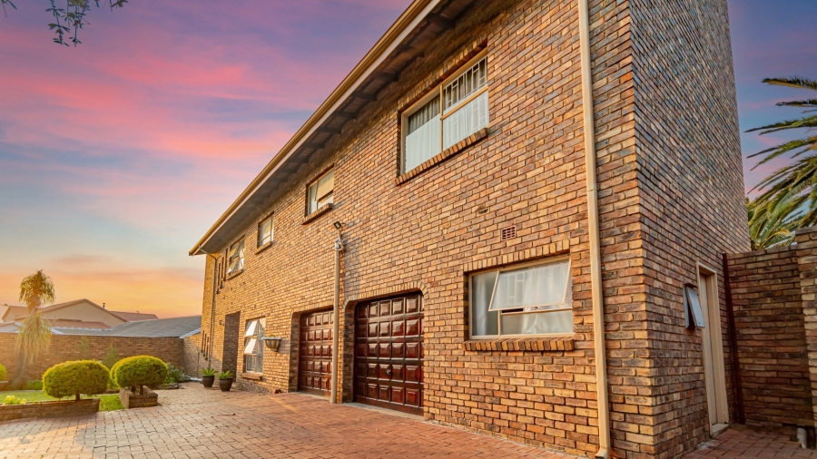 4 Bedroom Property for Sale in Verwoerdpark Gauteng