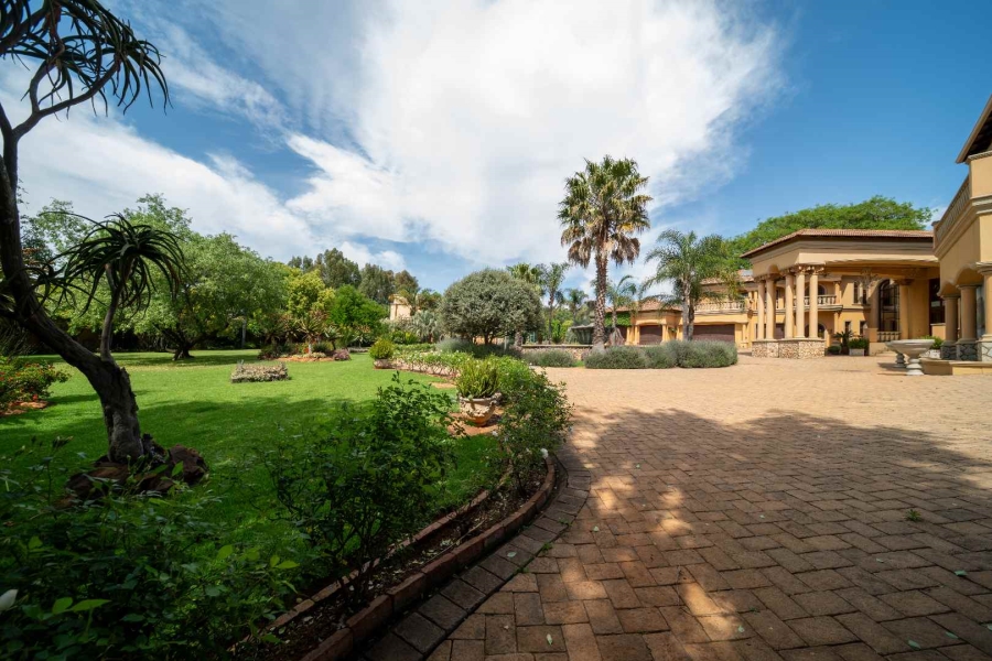 6 Bedroom Property for Sale in Benoni Small Farms Gauteng