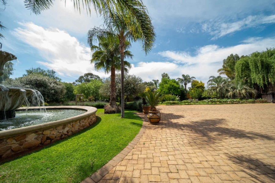 6 Bedroom Property for Sale in Benoni Small Farms Gauteng