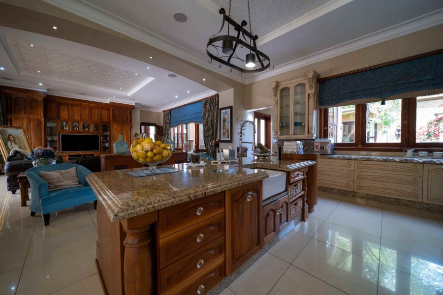 6 Bedroom Property for Sale in Benoni Small Farms Gauteng