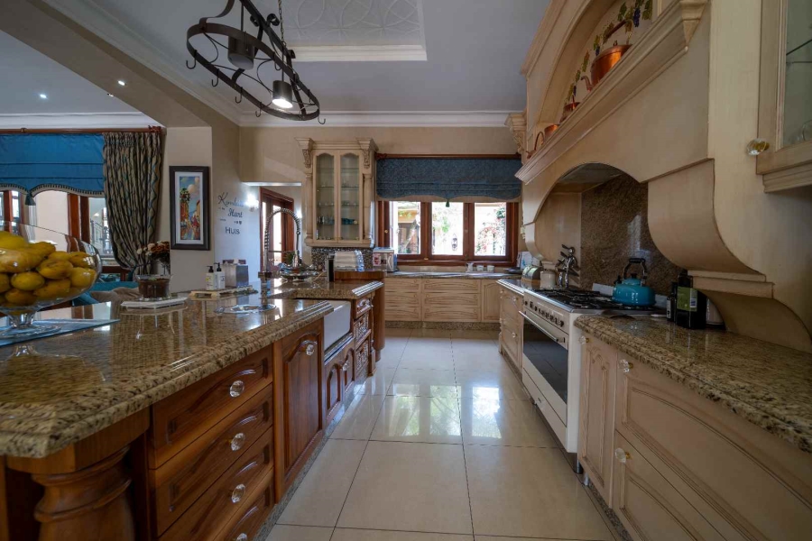 6 Bedroom Property for Sale in Benoni Small Farms Gauteng