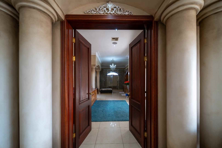 6 Bedroom Property for Sale in Benoni Small Farms Gauteng