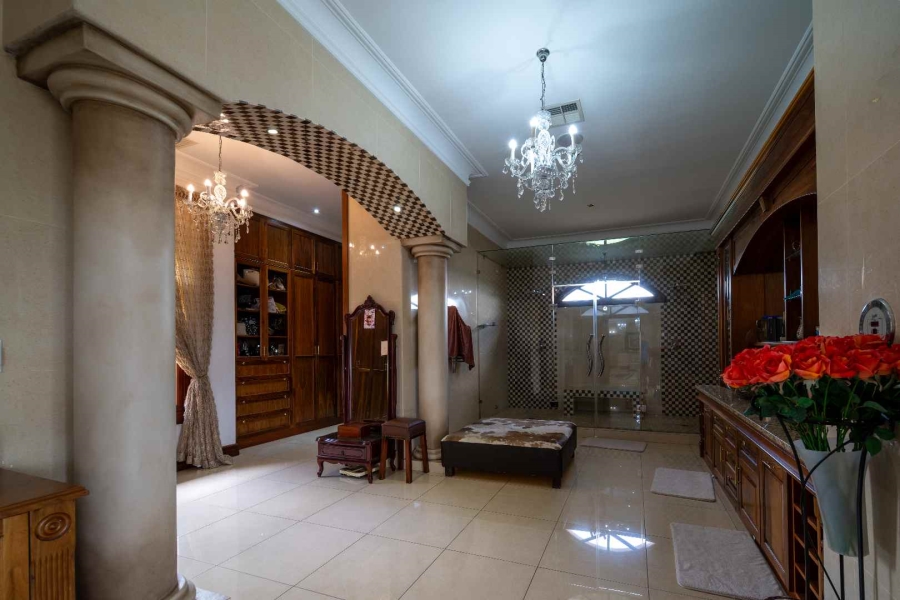 6 Bedroom Property for Sale in Benoni Small Farms Gauteng