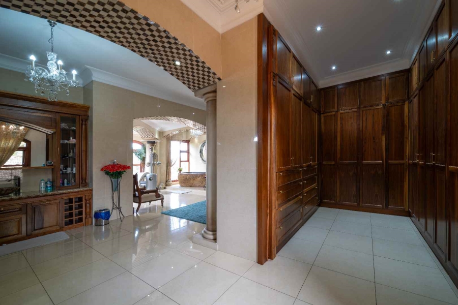 6 Bedroom Property for Sale in Benoni Small Farms Gauteng