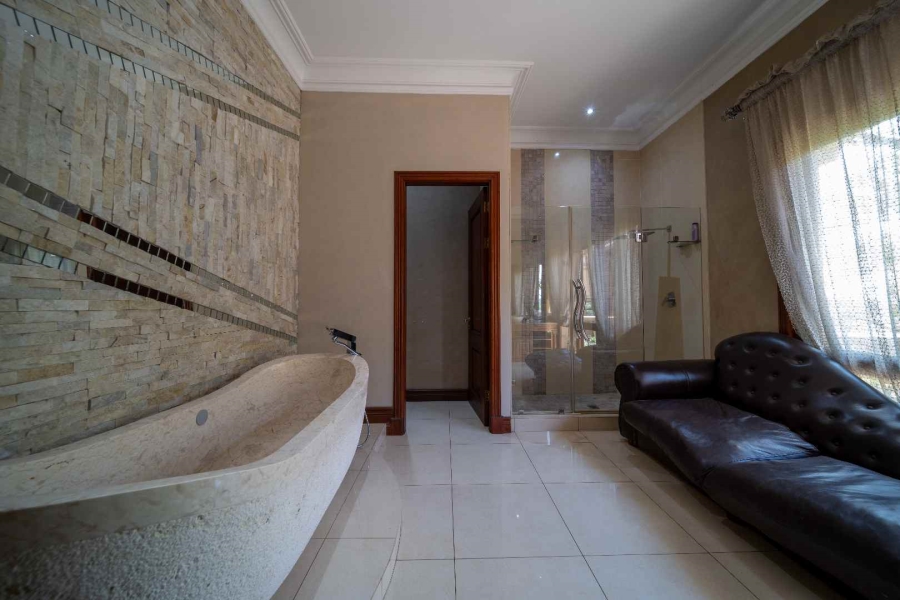 6 Bedroom Property for Sale in Benoni Small Farms Gauteng