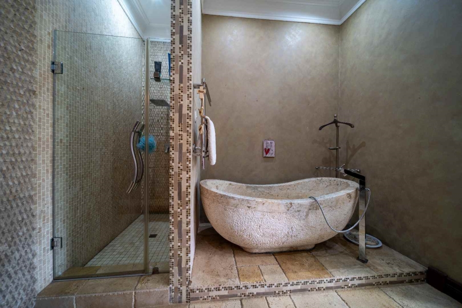 6 Bedroom Property for Sale in Benoni Small Farms Gauteng