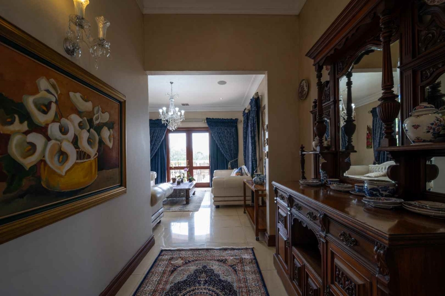 6 Bedroom Property for Sale in Benoni Small Farms Gauteng