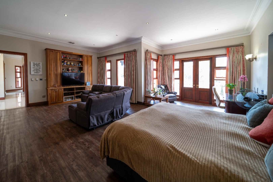 6 Bedroom Property for Sale in Benoni Small Farms Gauteng