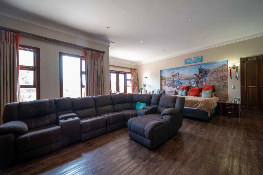 6 Bedroom Property for Sale in Benoni Small Farms Gauteng