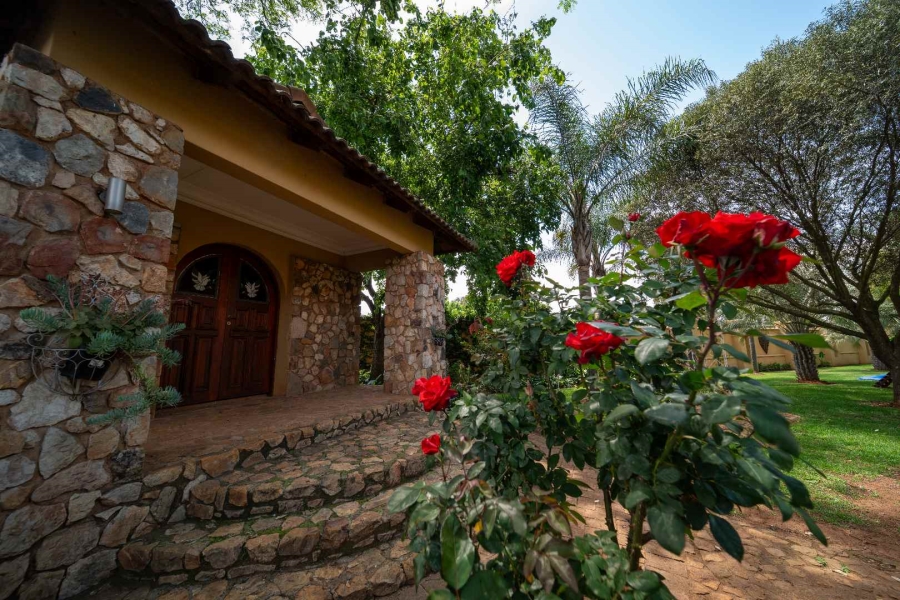 6 Bedroom Property for Sale in Benoni Small Farms Gauteng