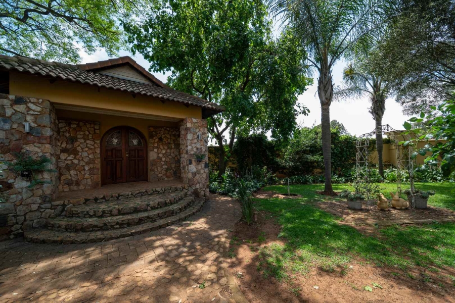 6 Bedroom Property for Sale in Benoni Small Farms Gauteng