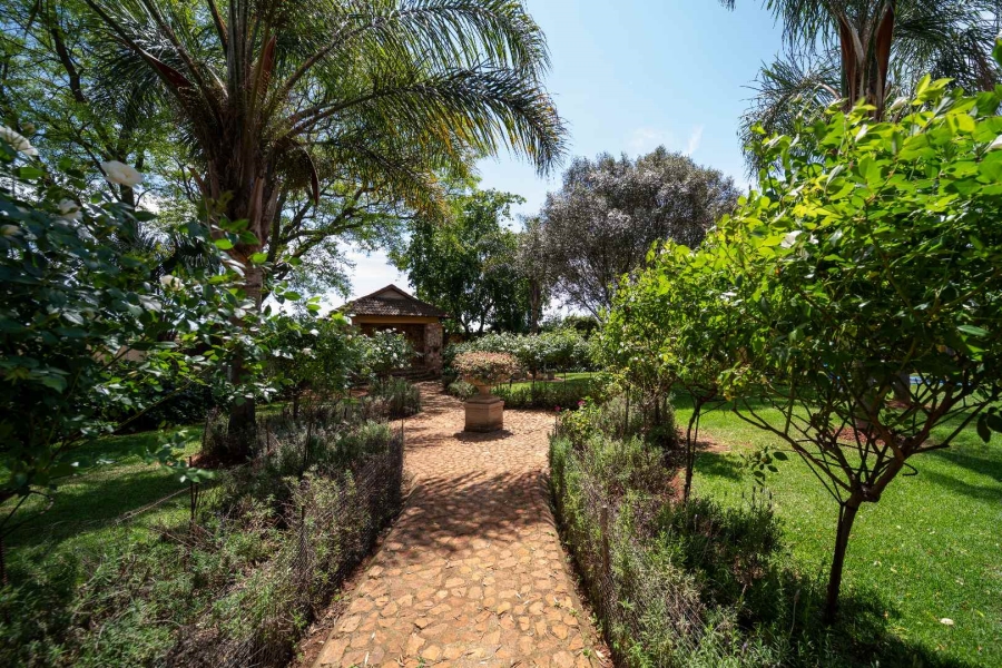 6 Bedroom Property for Sale in Benoni Small Farms Gauteng