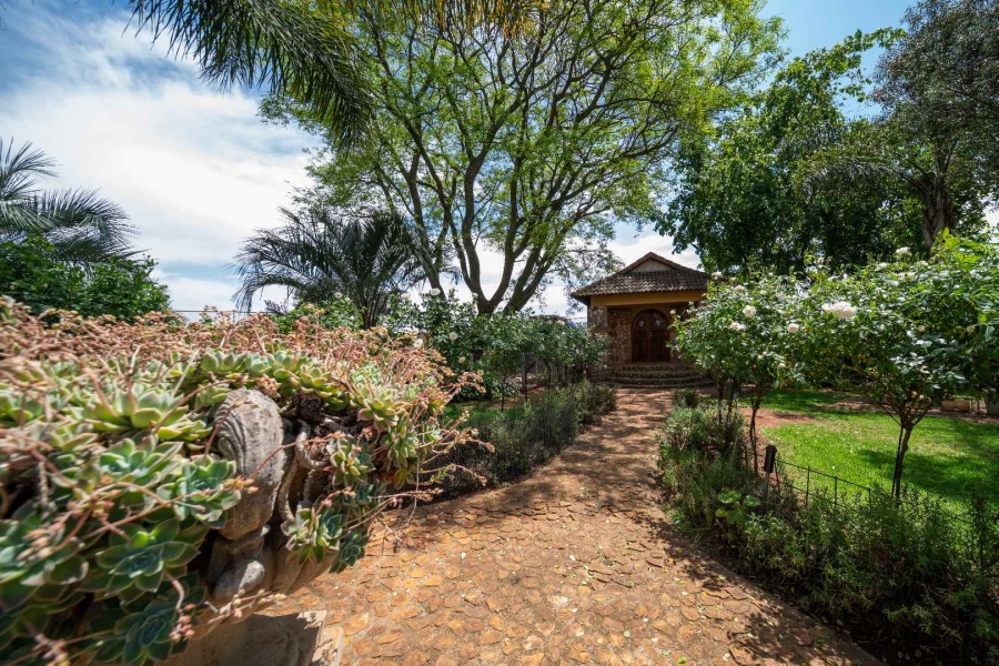 6 Bedroom Property for Sale in Benoni Small Farms Gauteng