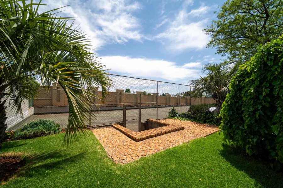 6 Bedroom Property for Sale in Benoni Small Farms Gauteng