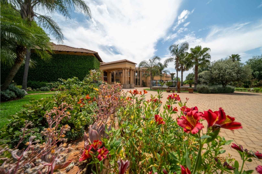 6 Bedroom Property for Sale in Benoni Small Farms Gauteng