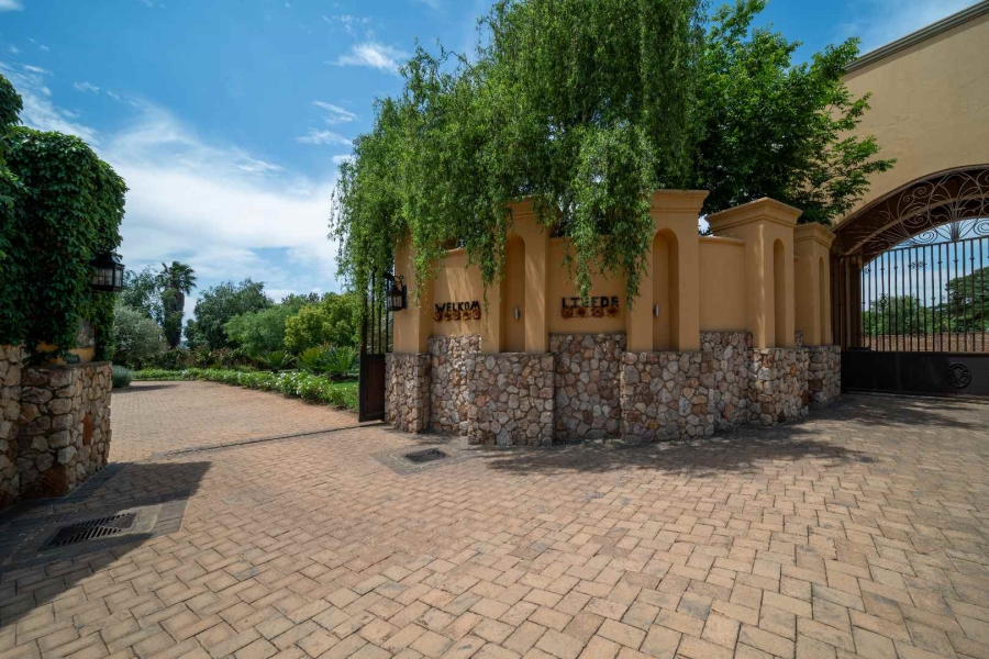 6 Bedroom Property for Sale in Benoni Small Farms Gauteng