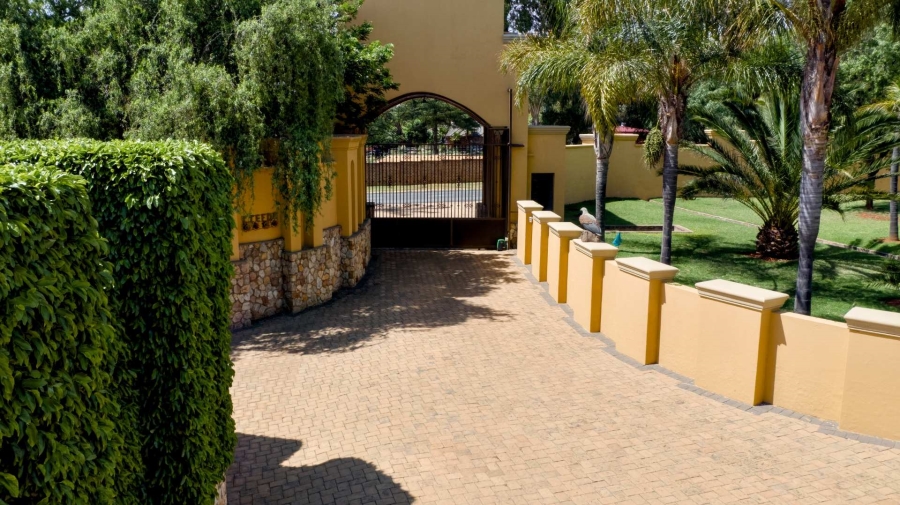 6 Bedroom Property for Sale in Benoni Small Farms Gauteng