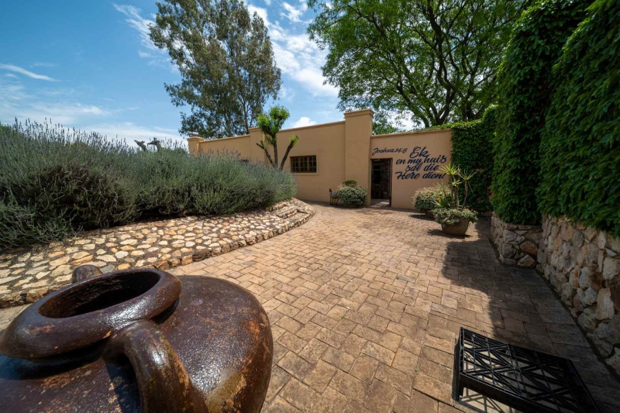6 Bedroom Property for Sale in Benoni Small Farms Gauteng