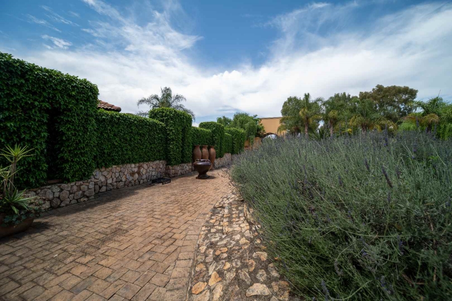 6 Bedroom Property for Sale in Benoni Small Farms Gauteng